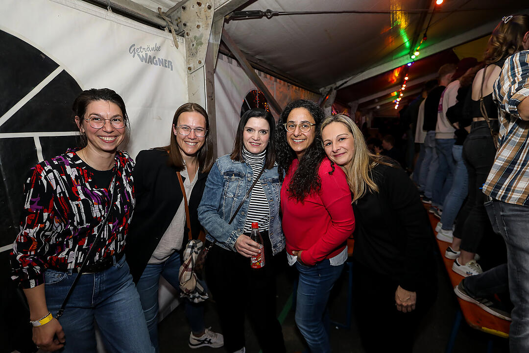 Beste Stimmung beim traditionsreichen Zeltweinfest an der Mainschleife!