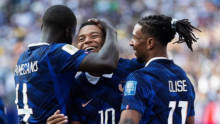 Frankreich mit (von links) Dayot Upamecena, Kylian Mbappe und Michael Olise gilt vielen als Top-Favorit auf den WM-Titel.