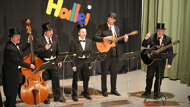 Die "Daabe" (von links: André Bocklet, Klaus Markert, Thomas Zier, Hans Laterveer, Arno Dusemond) begeisterten auch in diesem Jahr wieder beim Büttenabend des Großenbracher Faschingsclubs in Aschach. Fotos: Björn Hein