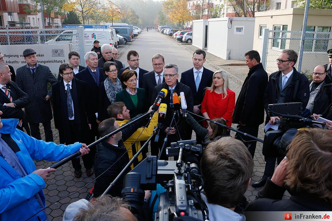 Bundesinnenminister Thomas de Maizière (CDU) hat das Balkanzentrum in Bamberg besucht