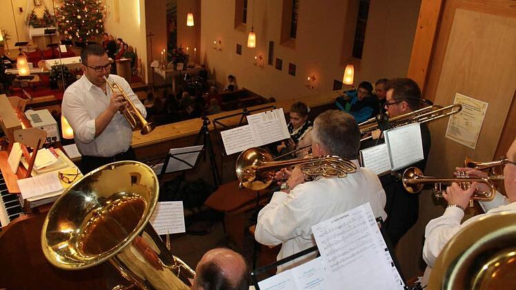 Die Wickendorfer Musikanten spielten auf der Orgelempore.