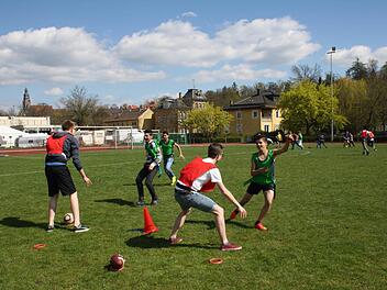 In Aktion: Die Jugendlichen beim Tribal spielen Foto: Astrid Hess