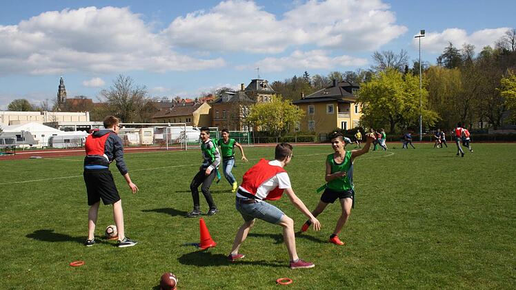 In Aktion: Die Jugendlichen beim Tribal spielen Foto: Astrid Hess