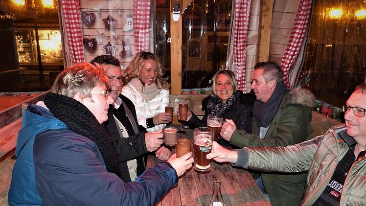 Die Gäste genossen den ersten Abend im Winterdorf sichtlich. Werner Reißaus