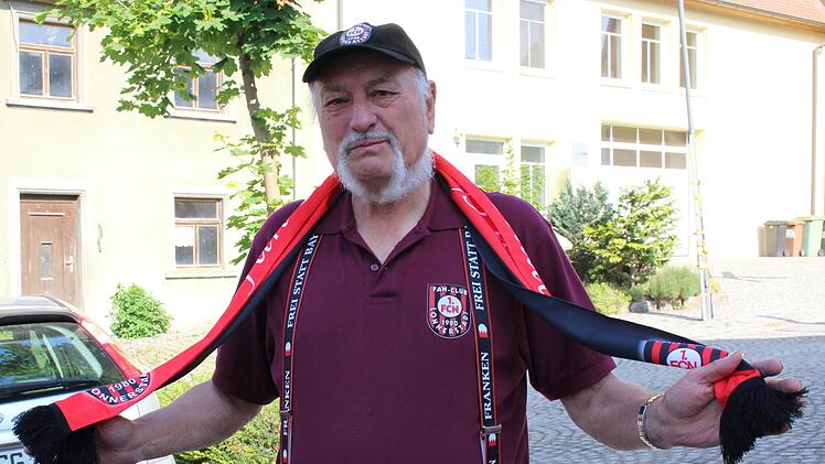 Was ein echter Franke ist zeigt dieser Fan aus Sterpersdorf.   Foto: Evi Seeger