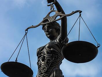 Mit einem blauen Auge davon kam ein 19-J&auml;hriger, der sich wegen einer Trunkenheitsfahrt zu verantworten hatte. Symbolfoto: Christopher Schulz