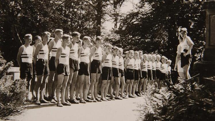Antreten zum Sport vor Schloss Oberau Album von Günter Wieske