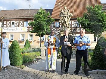 250 Jahre Marienstatue am Rattelsdorfer Marktplatz - ein Grund für kirchliche und politische Gemeinde, zu feiern. Foto: Renate Neubecker