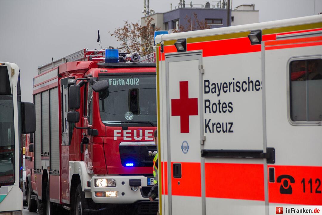 Kollision nach mutmaßlichem Rotlichtverstoß – Eine Person schwer verletzt