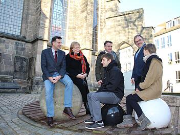 Engagieren sich mit Leib und Seele für die evangelische Kirche: Dekan Stefan Kirchberger, die Kirchenvorsteher Gisela Bönel (St. Johannis Rödental), René Oelke (Kirchengemeinde Scherneck) , Martin Umlauff (St. Moriz), Dekan Andreas Kleefeld und Lisa Rosemann (Kirchengemeinde Großwalbur). Foto: Christiane Lehmann