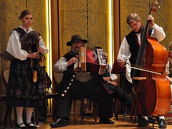 Neben Oberpfälzer Kulturgut pflegt die "Egerländer Familienmusik Schmidt" aus Leonberg in der Oberpfalz die Musik von der Eger.  Foto: Peter Klopf