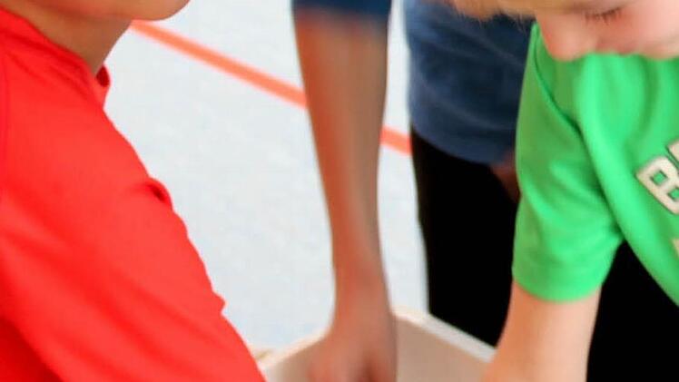 Eiswasserfühlen: Huch ist das kalt! Foto: Johanna Blum