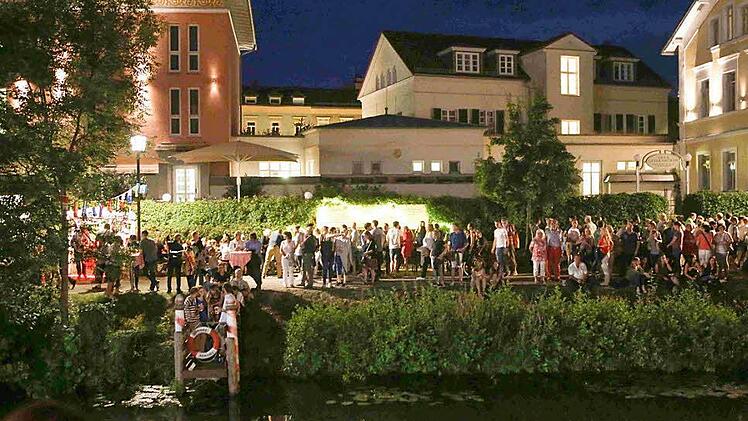 Mindestens so romantisch wie die Sandkirchweih: Canalissimo am Abend Fotos: RiegerPressr