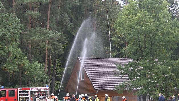 Wenn das Tierheim Kulmbach brennen würde, wäre dies eine Katastrophe. Am Wochenende probten die Floriansjünger den Ernstfall. Neun Wehren waren im Einsatz.Sonny Adam