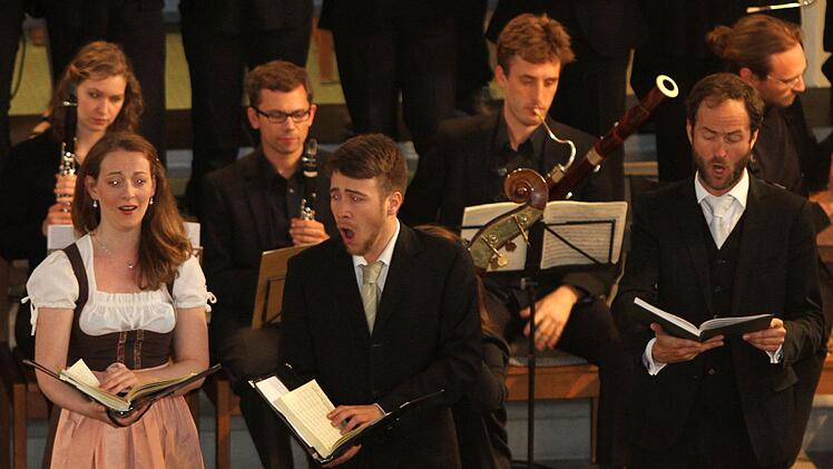 Die  Sopranistin Lisa Rothländer, Tenor Oliver Kringel und Bassist Tobias Germeshausen bei einem "Terzett"
