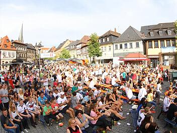 Nicht nur auf dem Lichtenfelser Marktplatz werden die Spiele der Nationalelf übertragen. Foto: Archiv / Tim Birkner