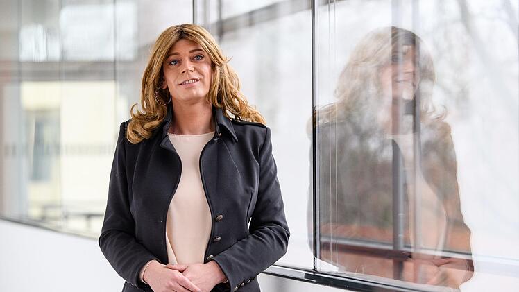 Tessa Ganserer und der Wahlzettel: Die Menschenverachtung hat System Foto: Matthias Balk/dpa