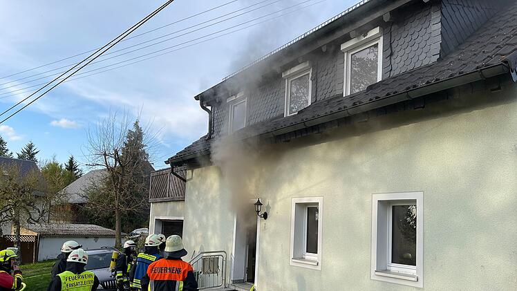 Wohnhaus steht in Brand