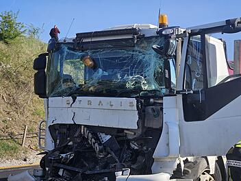 Verletzte bei Lkw-Unfall auf A3 bei Erlangen