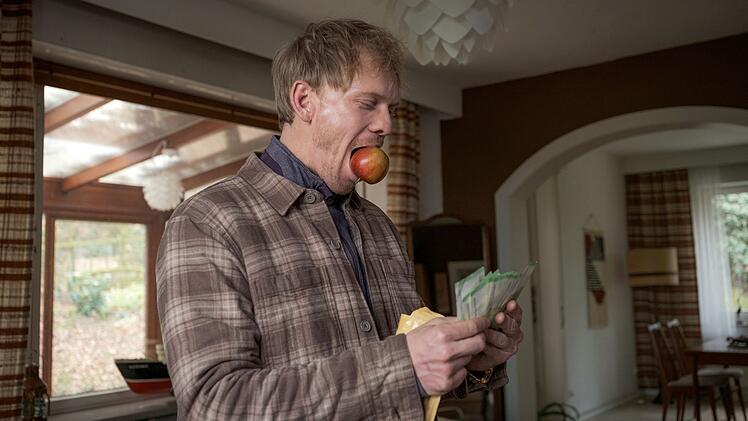 Da hat J&uuml;rgen Thorgard (Pit Bukowski) noch gut zu lachen. Doch woher hat er das Geld und wof&uuml;r hat er es bekommen?