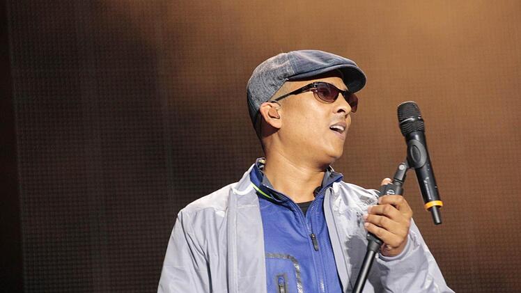 Xavier Naidoo machte seine Fans am Samstag im Forchheimer Jahnstadion glücklich. Foto: Josef Hofbauer