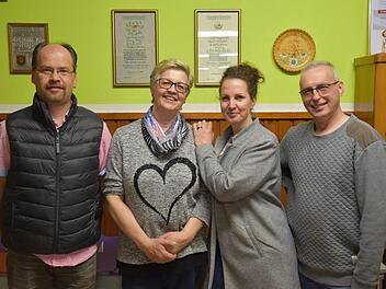 Die wiedergewählte Vorstandschaft (von links) Schriftführer Jürgen Schmitt, 2. Vorsitzende Annegret Winter, Kassiererin Anja Stürzenberger, 1. Vorsitzender Johannes Rothaler.  Foto: Martina Kleinhenz