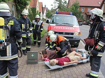 Schnell gerettet und versorgt waren die beiden Vermissten Jugendlichen. Fotos: Ralf Kestel