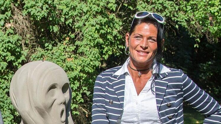 Bildhauerin Steff Bauer und ihr "Schrei" Foto: Ulrike Langer