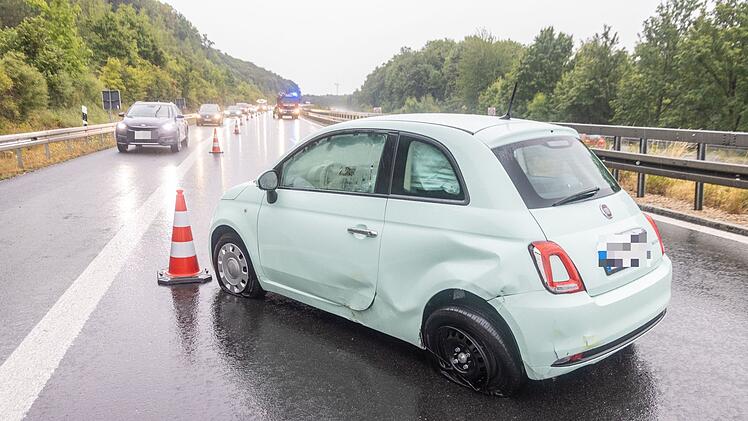 Sportwagen-Fahrer lebensgefährlich verletzt