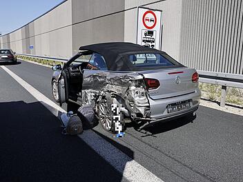 Schwerer Verkehrsunfall mit mehreren Verletzten auf der A3: Unfallverursacher fährt einfach weiter