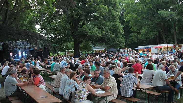 Beim Schlossparkfest Mitwitz am kommenden Samstag wird der Park des Wasserschlosses Mitwitz wieder zum größten Biergarten der Region.Herbert Fischer