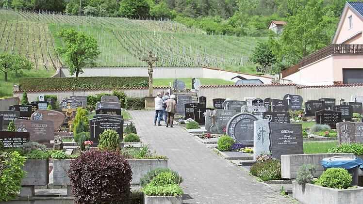 Der Wirmsthaler Friedhof steht zur Erneuerung an. Kreisfachberater Dieter Büttner entwickelt dazu bis Ende Juni ein Konzept.