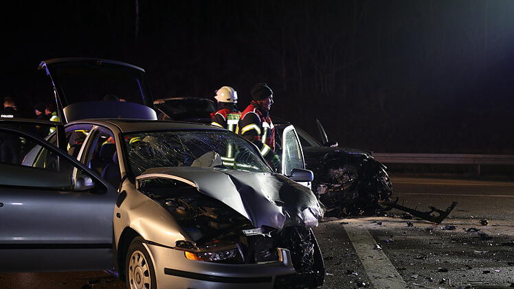 Kreis Ansbach: Fahranfänger (18) verursacht schweren Unfall an der A6 - sieben Menschen verletzt