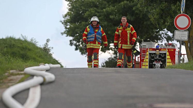 Brand in Scheune in Unteroberndorf Foto: News5 / Herse