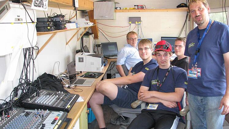 Bei der Zeitnahme 2014: die fleißigen MSC-Helfer (von rechts) Ralf Bauer, Thomas Meyer, Jonas Bauer, Dominik Meyer und Norbert Rasch.