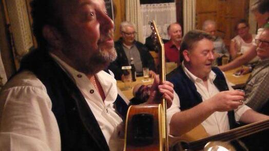 A echte Gaudi: das Wirtshaussingen in Ebersdorf bei Coburg. Foto: Berthold Köhler