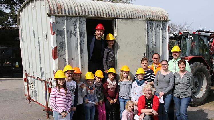 Gruppenfoto vor der neuen Errungenschaft Foto: Desombre