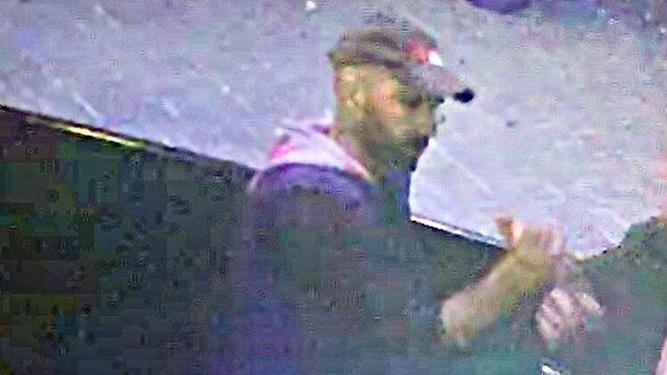 Die Polizei sucht nach diesem Mann - und bittet die Bevölkerung um Hilfe. Foto: Polizei