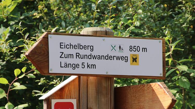 Dieses Schild steht an besagter abgesperrter Stelle des fünf Kilometer langen "Fledermausweges." Foto: Helmut Will