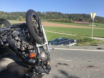 Bei Bad Berneck kam am Sonntag ein Motorradfahrer ums Leben. Trotz Reanimationsversuchen konnte er nicht gerettet werden. Foto: NEWS5 / DESK