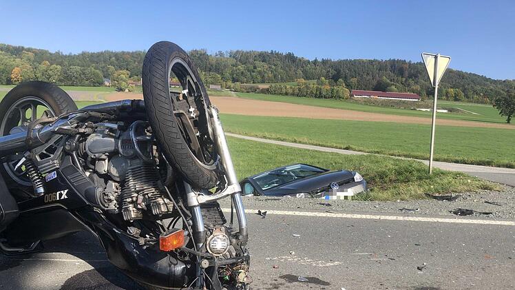 Bei Bad Berneck kam am Sonntag ein Motorradfahrer ums Leben. Trotz Reanimationsversuchen konnte er nicht gerettet werden. Foto: NEWS5 / DESK