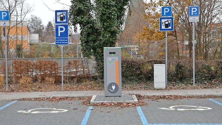 Ladestation für E-Autos an der Schütt  Foto: Bernhard Panzer