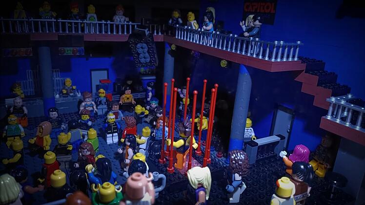 Fotostrecke: Legendärer fränkischer Nachtclub mit Legosteinen wieder zum Leben erweckt