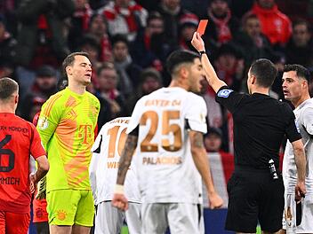 Leverkusen besiegt FC Bayern im DFB-Pokal: Neuer kassiert erste Rote Karte