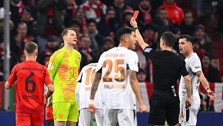 Leverkusen besiegt FC Bayern im DFB-Pokal: Neuer kassiert erste Rote Karte