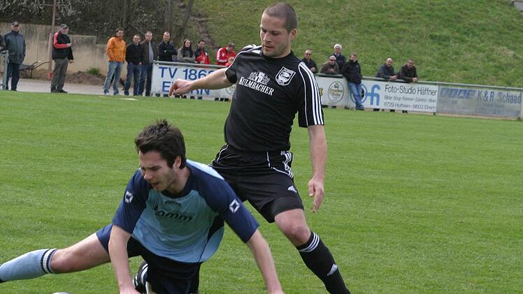 Routinier Andreas Liebermann (rechts) gehört zu den zahlreichen erfahrenen Stammspielern, auf die der  TV Ebern im Saisonverlauf bisher immer wieder zeitweise verzichten musste.
