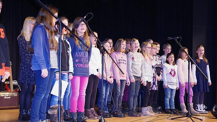 Die Klassen 4 a und 4 b der Grundschule Küps