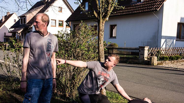 Im Notfall  ist rasche Hilfe angesagt: Vitalfunktionen checken - Notruf! Die wichtigsten Informationen sind: WER ruft an, WAS ist passiert, WO ist es passiert, WIEVIELE Verletzte - und dann nicht einfach auflegen sondern WARTEN auf Rückfragen Foto: privat