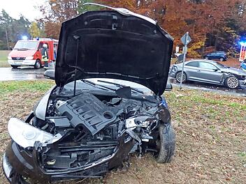 Das Auto eines 35-j&auml;hrigen vorfahrtsberechtigten Waischenfelders wurde bei einem Frontalzusammensto&szlig; am Dienstagnachmittag bei Eichenbirkig total demoliert.