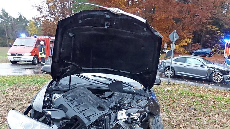 Das Auto eines 35-j&auml;hrigen vorfahrtsberechtigten Waischenfelders wurde bei einem Frontalzusammensto&szlig; am Dienstagnachmittag bei Eichenbirkig total demoliert.